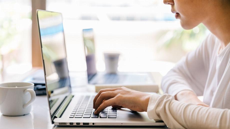 seulement 22% de tous les professionnels travaillant dans le domaine de l'intelligence artificielle dans le monde sont des femmes (Pexels)