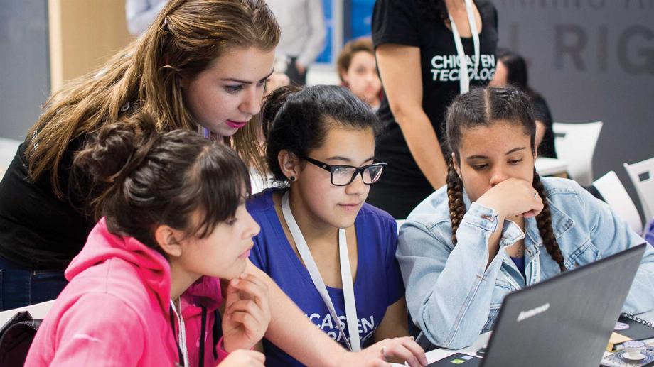 Girls in Technology est une organisation qui depuis 2015 cherche à réduire l'écart entre les sexes dans l'environnement entrepreneurial technologique