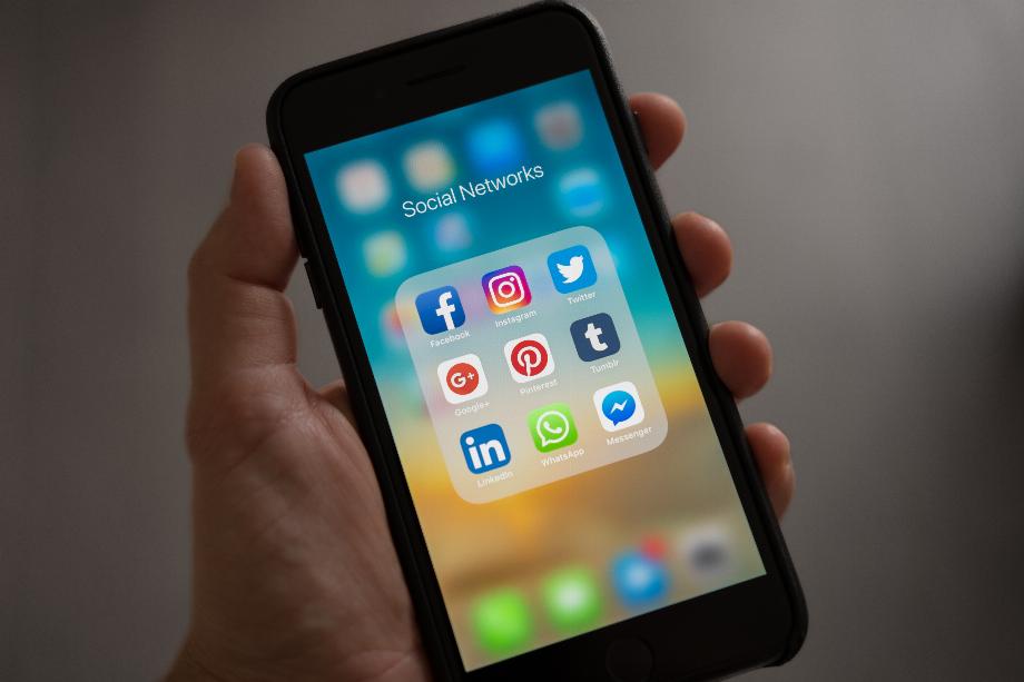 Options de téléchargement de vidéos depuis les réseaux sociaux (Tracy Le Blanc chez Pexels)