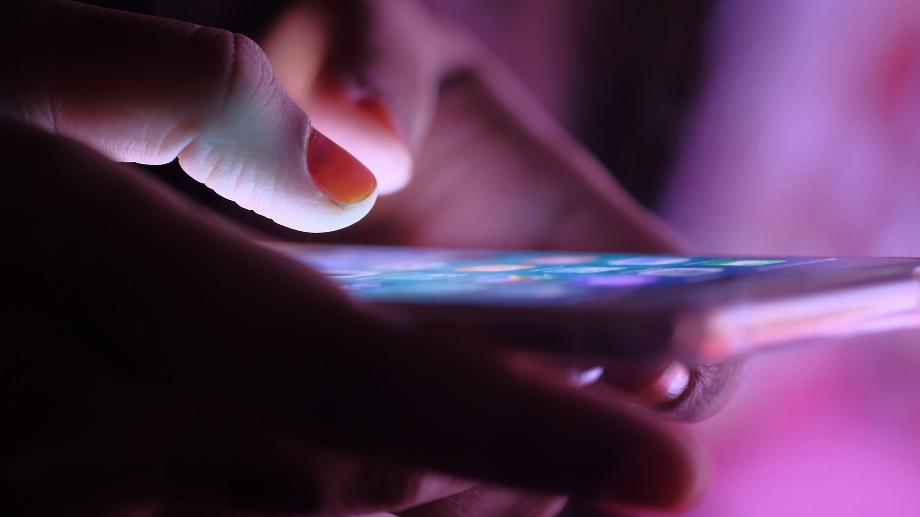 La pratique du cbyerflashing consiste à envoyer des images sexuelles non sollicitées via les réseaux sociaux ou les services de messagerie (Getty Images)