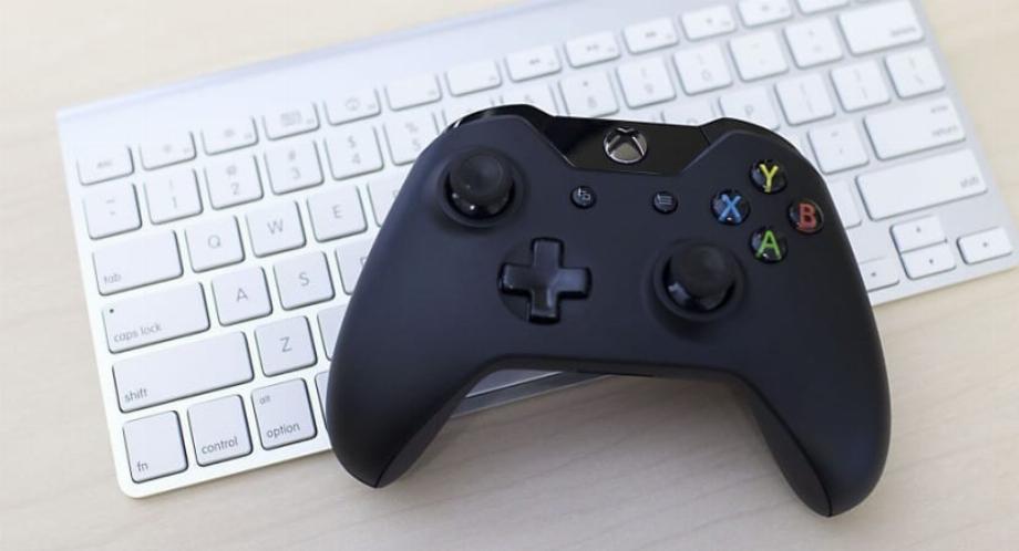 Manette Xbox connectée à un iMac. (photo : je viens de Mac)