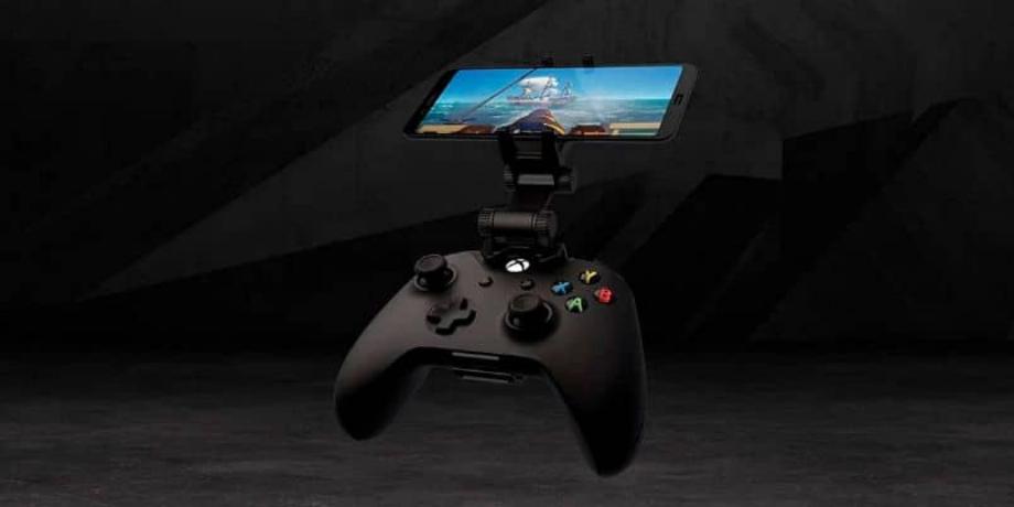 Manette Xbox connectée à l'iPhone. (photo : voyez comment c'est fait)