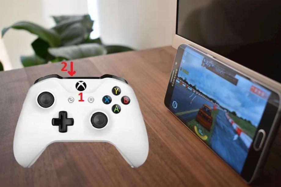 Téléphone Android connecté à une manette Xbox. (photo : AlfanoTV)