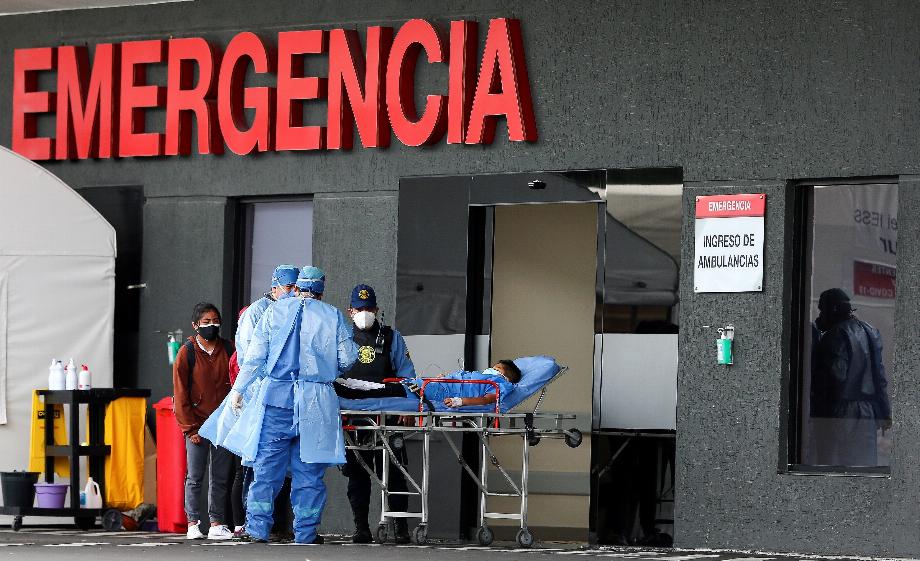Vue de l'entrée de l'unité d'urgence avec des patients covid-19 à Quito (Équateur), dans une photographie d'archive. EFE/José Jácome
