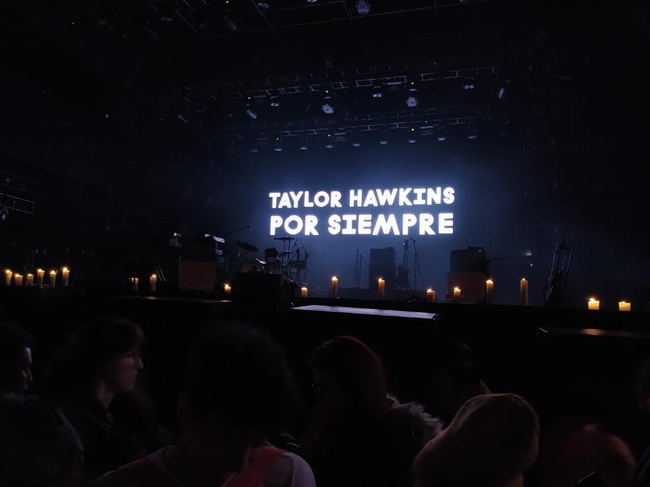 Hommage à Taylor Hawkins au Estéreo Picnic Festival, après l'annonce de sa mort (Photo : Santiago Díaz-Infobae Colombia)