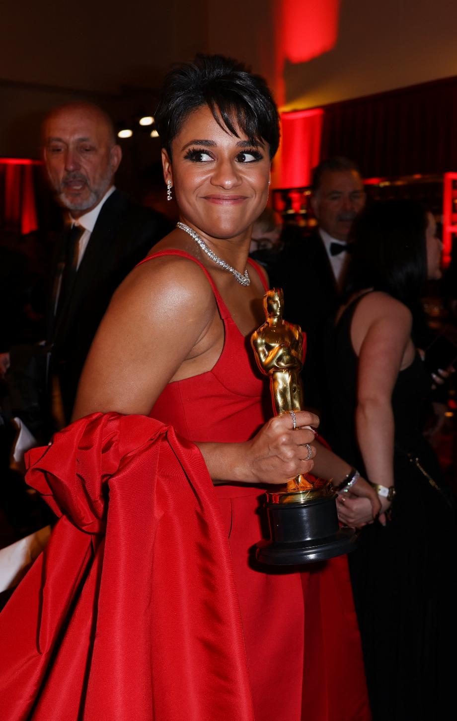 L'actrice Ariana DeBose a remporté l'Oscar de la meilleure actrice dans un second rôle pour son rôle dans West Side Story.