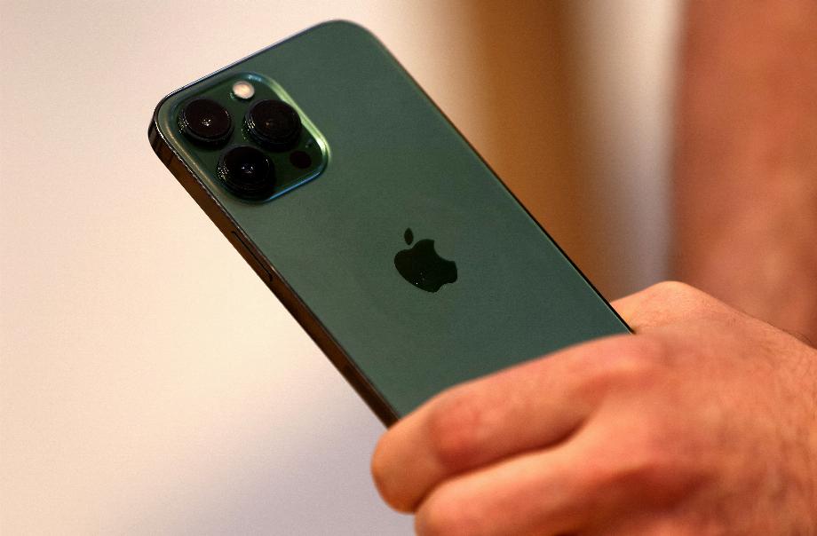 iPhone 13 Pro (photo : REUTERS/Mike Segar)