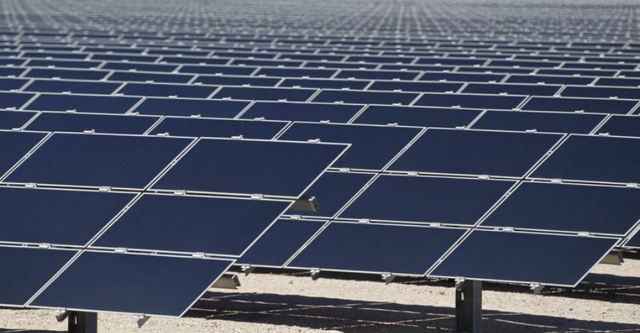 Des panneaux solaires sont montrés dans le désert du Nevada (Photo : REUTERS/Jason Reed)