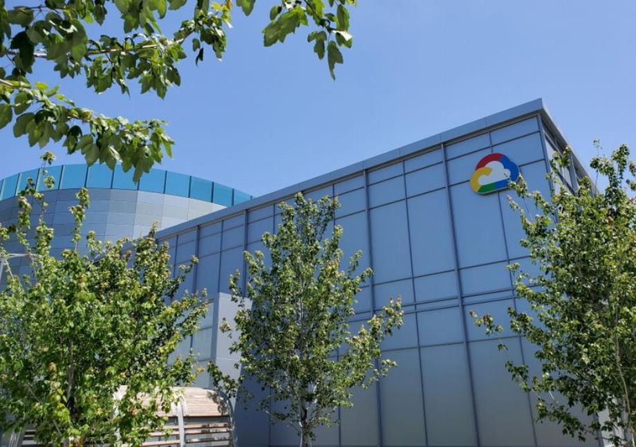 Un logo Google Cloud à l'extérieur des unités Google en Californie (REUTERS/Paresh Dave/File Photo)