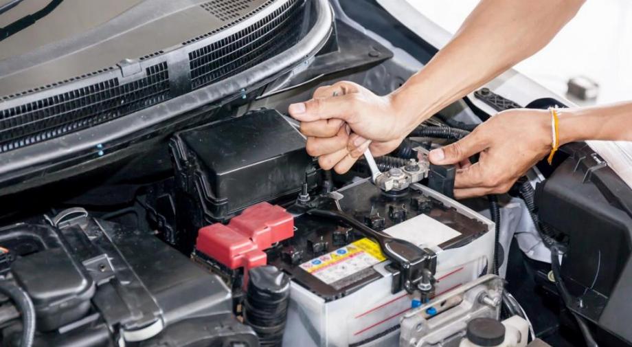 Batterie d'une voiture. (photo : Une Terre)