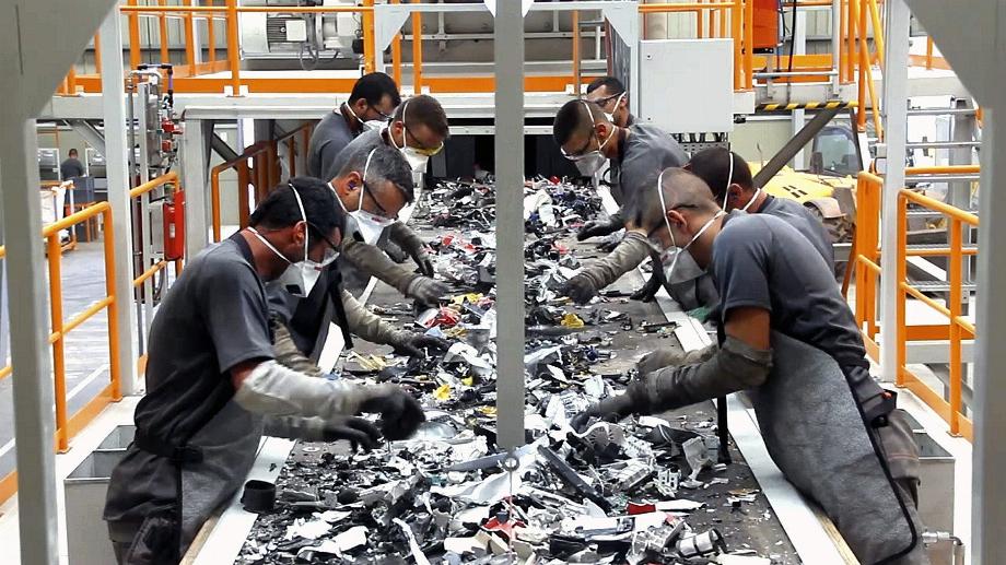 Dossier d'archives d'une usine de recyclage de déchets électroniques (Photo : EFE/David Bustabad)
