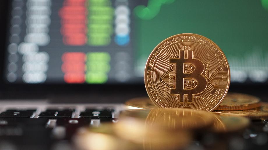 Le cryptojacking est un type de cybercriminalité qui consiste à utiliser, sans autorisation, la capacité ou la puissance des ordinateurs pour miner des cryptomonnaies (Getty)
