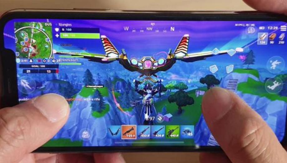 Fortnite sur un iPhone. (photo : Sport)