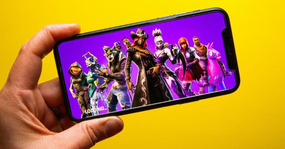 Fortnite sur un iPhone. (photo : CNET)