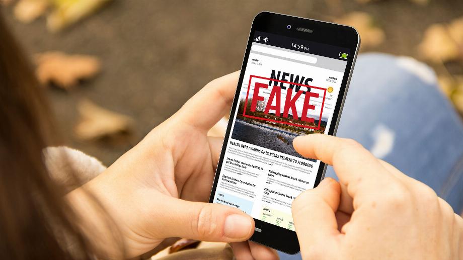 Fake news sur les réseaux sociaux et internet. (photo : Shutterstock)