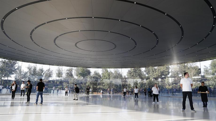 Tim Cook, le PDG d'Apple, a toujours été guidé par la philosophie selon laquelle Apple doit continuer à investir pour l'avenir en pleine récession (REUTERS / Stephen Lam)