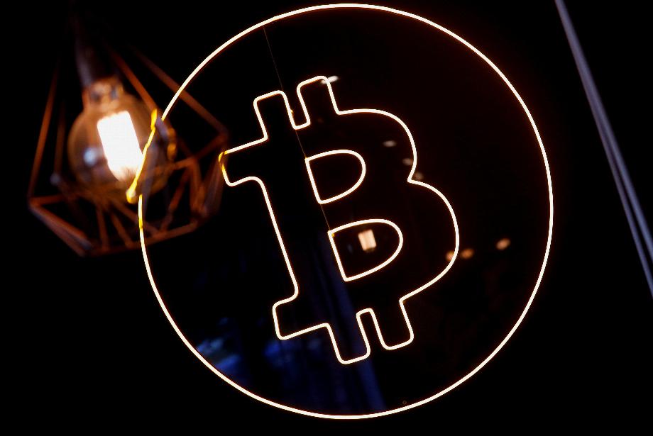 Les cybercriminels demanderont des paiements en crypto-monnaie ou des cartes-cadeaux pour éviter d'être identifiés par leurs victimes. (REUTERS/Agustin Marcarian)