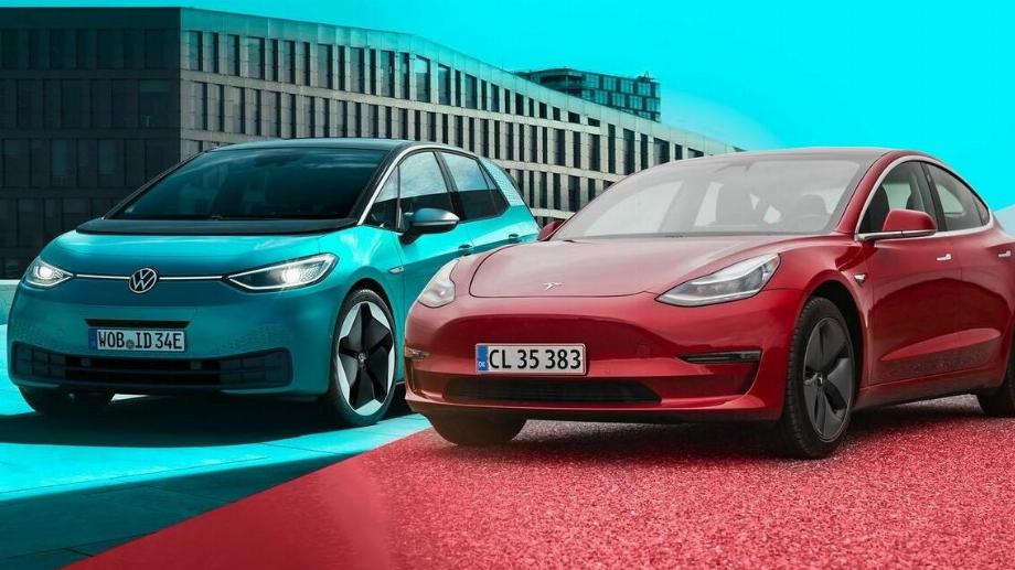 Voitures Volkswagen et Tesla. (photo : PuroMarketing)