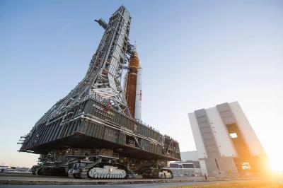 Voici comment fonctionne le véhicule géant qui transporte le vaisseau spatial de la NASA