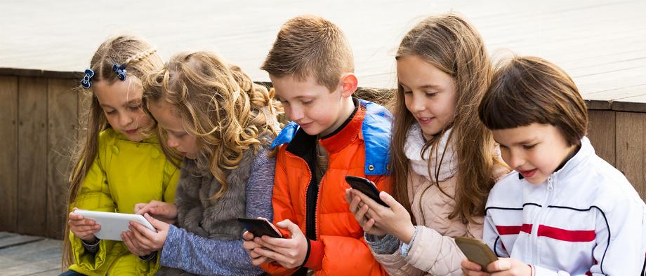 Les enfants dans les réseaux sociaux. (photo: Espace Fondation Telefónica)