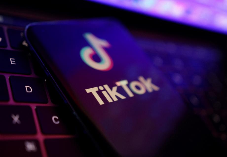 À certaines occasions, les défis TikTok sont utilisés pour promouvoir des activités ou des attitudes qui peuvent être dangereuses. (REUTERS/Dado Ruvic/Illustrations)