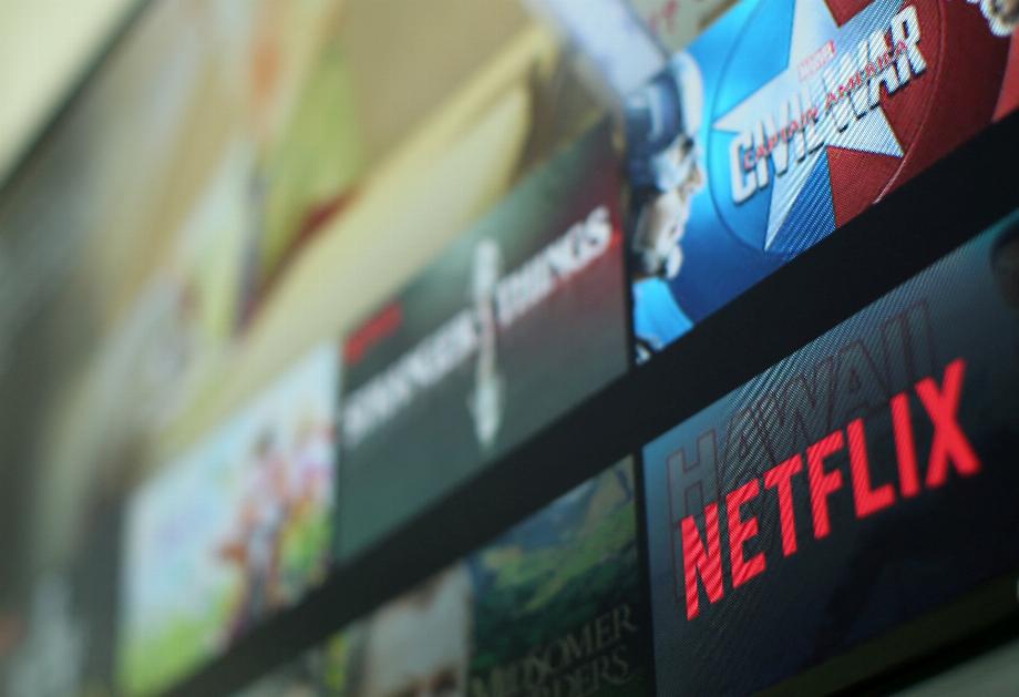 Avec un total de 5 831 titres, dont diverses séries, films et documentaires, les États-Unis se classent au 20e rang des plus grands catalogues de contenu au monde selon le site Statista. (REUTERS/Mike Blake/Photo d'archive)