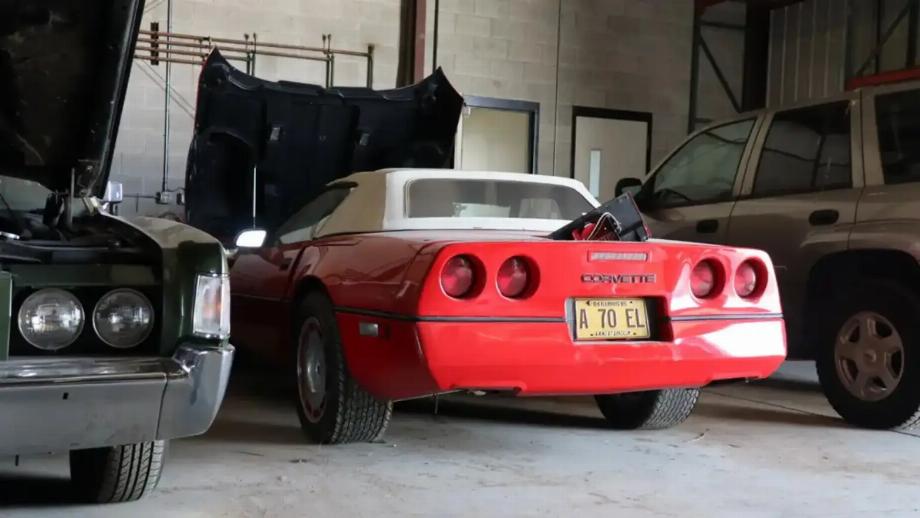 Motorola Chevrolet Corvette. (photo : Larry Brosten/Kevin Williams/The Drive)