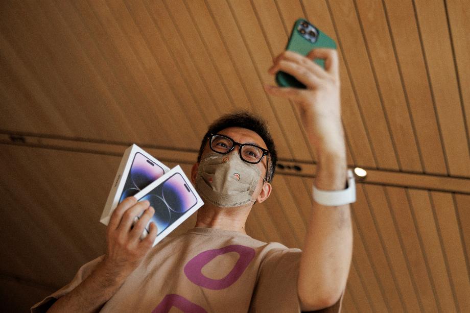 Les pays d'Océanie et d'Asie ont été les premiers à acquérir le nouvel iPhone 14 et l'Apple Watch Series 8. (REUTERS / Thomas Peter)