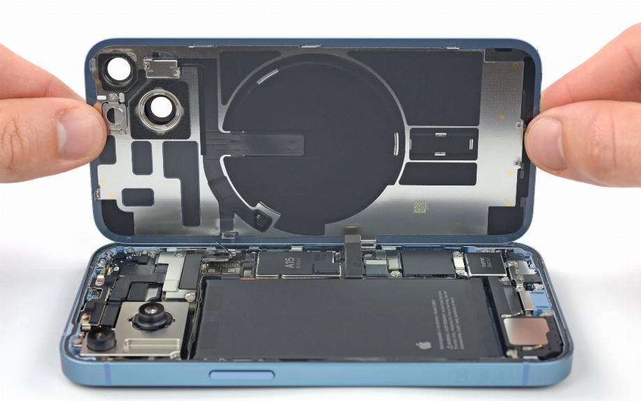 Arrière d'un iPhone 14. (Photo : GeekTopia)