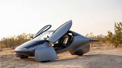 Cette voiture solaire n'a que 3 roues et parcourt jusqu'à 600 km par charge