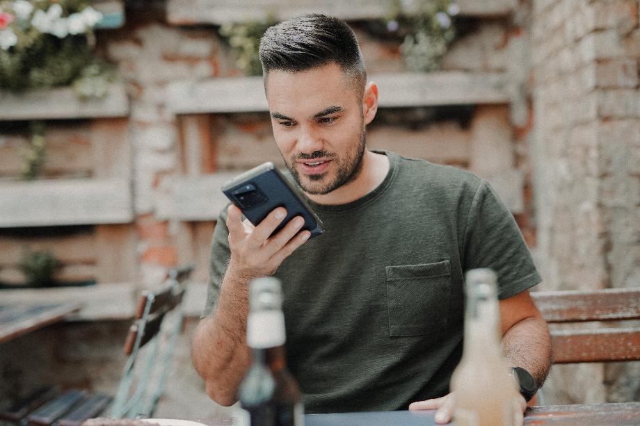 Les réseaux sociaux ont un autre rythme qui change les rôles de ceux qui étaient jeunes.