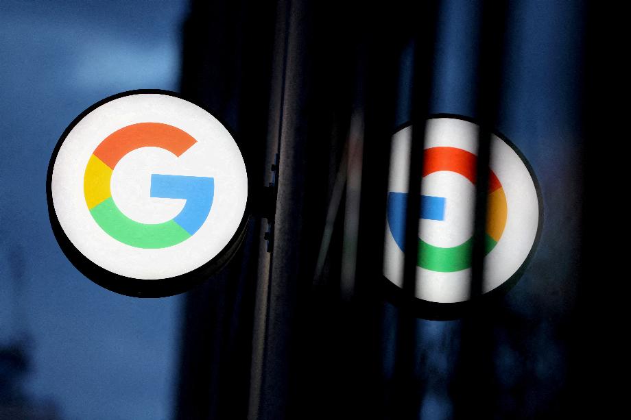 FILE PHOTO: Le logo de Google LLC est visible au Google Store Chelsea à Manhattan, New York, États-Unis, le 17 novembre 2021. REUTERS / Andrew Kelly / File Photo