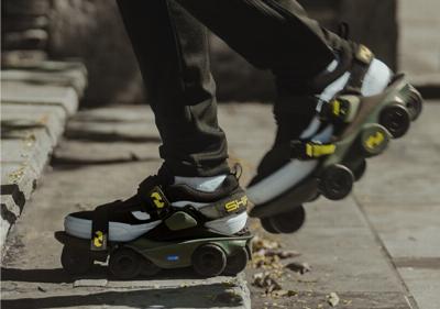 Quatre chaussures motorisées électriques pour marcher plus vite