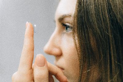 Les écrans et caméras cachées qui s'installent dans les yeux