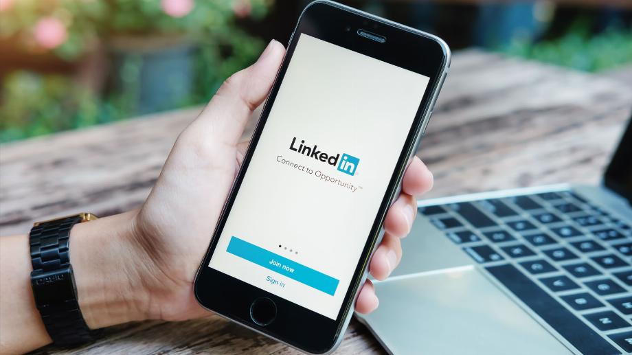Microsoft offrira aux membres qualifiés du Startups Founders Hub 3 mois d'accès gratuit à des outils spéciaux ainsi que des crédits pour la création d'annonces sur la plateforme LinkedIn