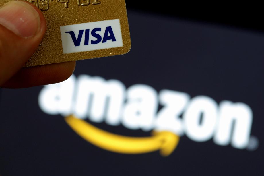 Les utilisateurs ont la possibilité d'explorer le site Web d'Amazon pour accéder temporairement à des remises et à du contenu gratuit. REUTERS/Philippe Wojazer/Illustration/Photo d'archive