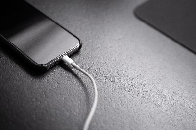 Cinq options pour charger le téléphone portable s'il n'y a pas de prise ou de prise