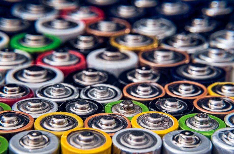 C'est ainsi que les batteries perdent leur charge même si elles ne sont pas utilisées et comment éviter que cela ne soit un problème.