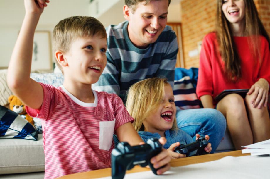 40% des personnes interrogées ont indiqué qu'elles joueraient à un jeu vidéo avec leurs enfants, tandis que 21% ont déclaré qu'elles le feraient avec leurs parents. (photo : DF)