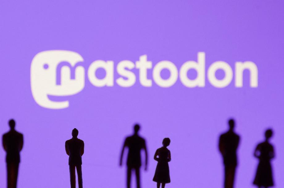 Les utilisateurs de Mastodon pourront voir et suivre les autres sur Tumblr sans avoir à installer l'application. REUTERS/Dado Ruvic/Illustration
