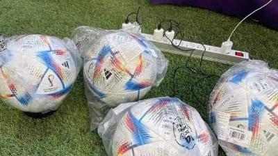 Pourquoi les ballons de la Coupe du monde Qatar 2022 sont chargés via USB