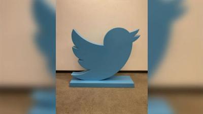 Twitter va mettre aux enchères une statue de l'oiseau bleu et d'autres objets de son bureau principal