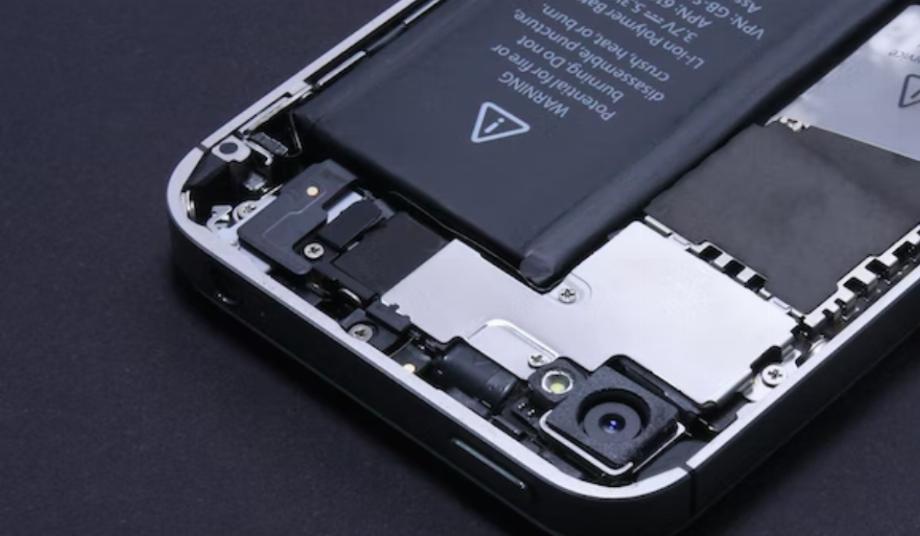 Les raisons pour lesquelles les smartphones n'ont plus de batteries amovibles.