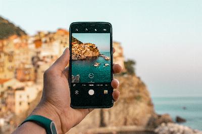 Comment entretenir et réparer le téléphone portable s'il est exposé à l'eau ou s'il y a beaucoup de soleil
