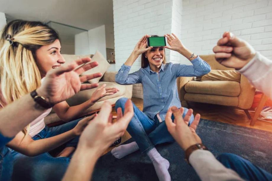 Applications pour jouer dans les réunions. (photo : Depositphotos)