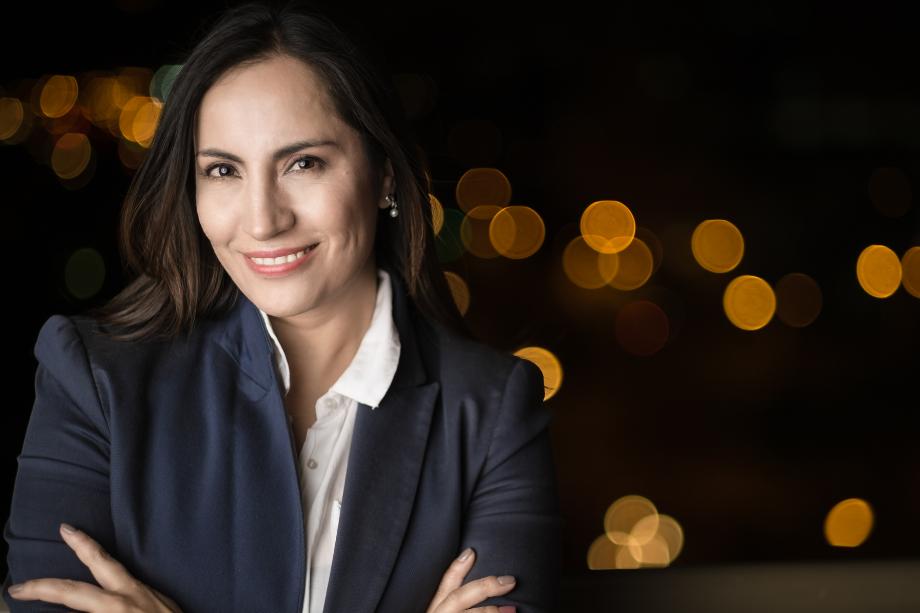 La Colombienne est l'une des deux seules Latinas à travailler avec la Banque mondiale pour la construction de politiques publiques de genre pour l'Arabie saoudite.