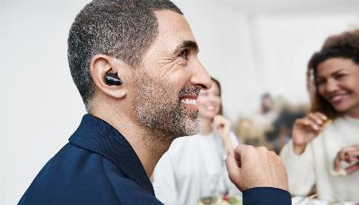CES 2023 : ils créent des écouteurs camouflés pour aider les malentendants