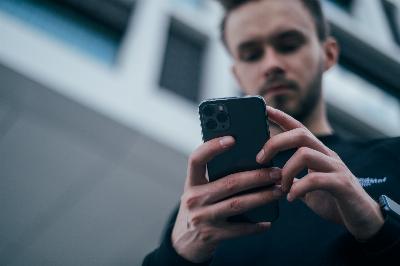 Quatre applications de type ChatGPT qui volent de l'argent et des données