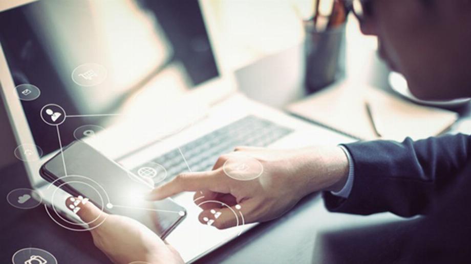 Bien qu'il y ait eu des améliorations dans les statistiques de connectivité, il existe toujours un grand écart de connectivité entre les personnes qui vivent dans les grandes villes et celles qui vivent dans les zones rurales. (Crédit : Getty Images)