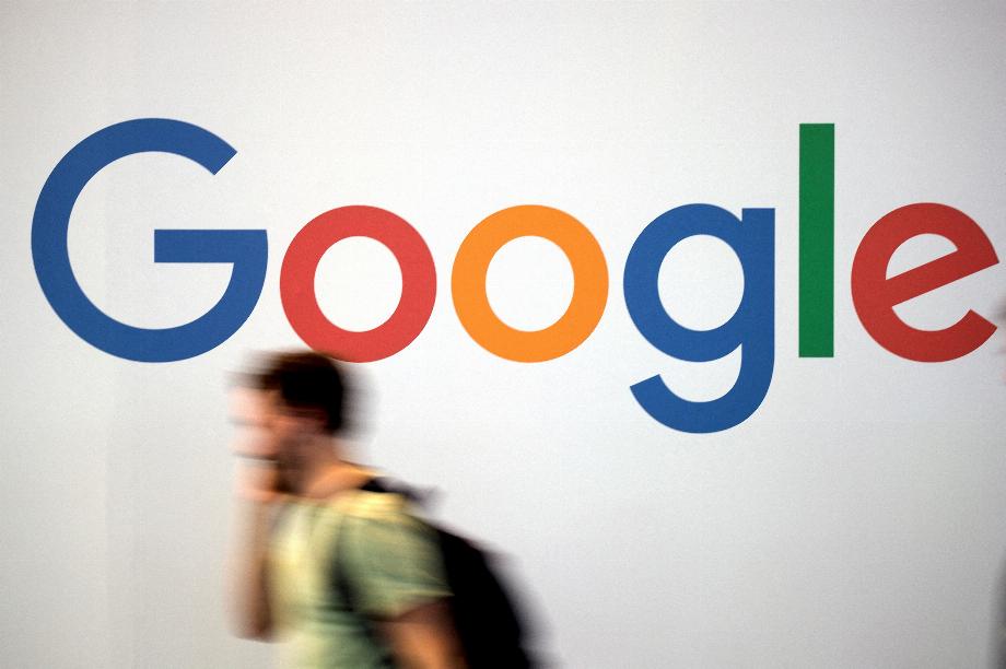 Une application Google appelée SIM Manager serait en charge du processus de conversion des cartes SIM physiques vers eSIM. REUTERS/Charles Platiau//photo d'archives